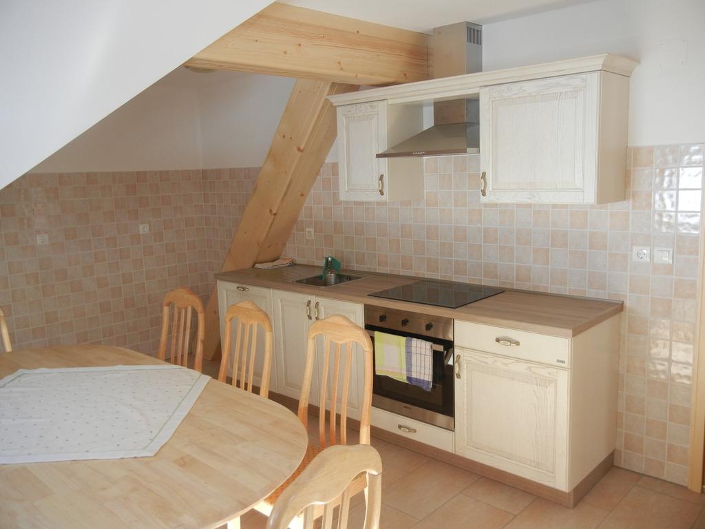 Guesthouse Tolc Spodnja Sorica Exterior foto